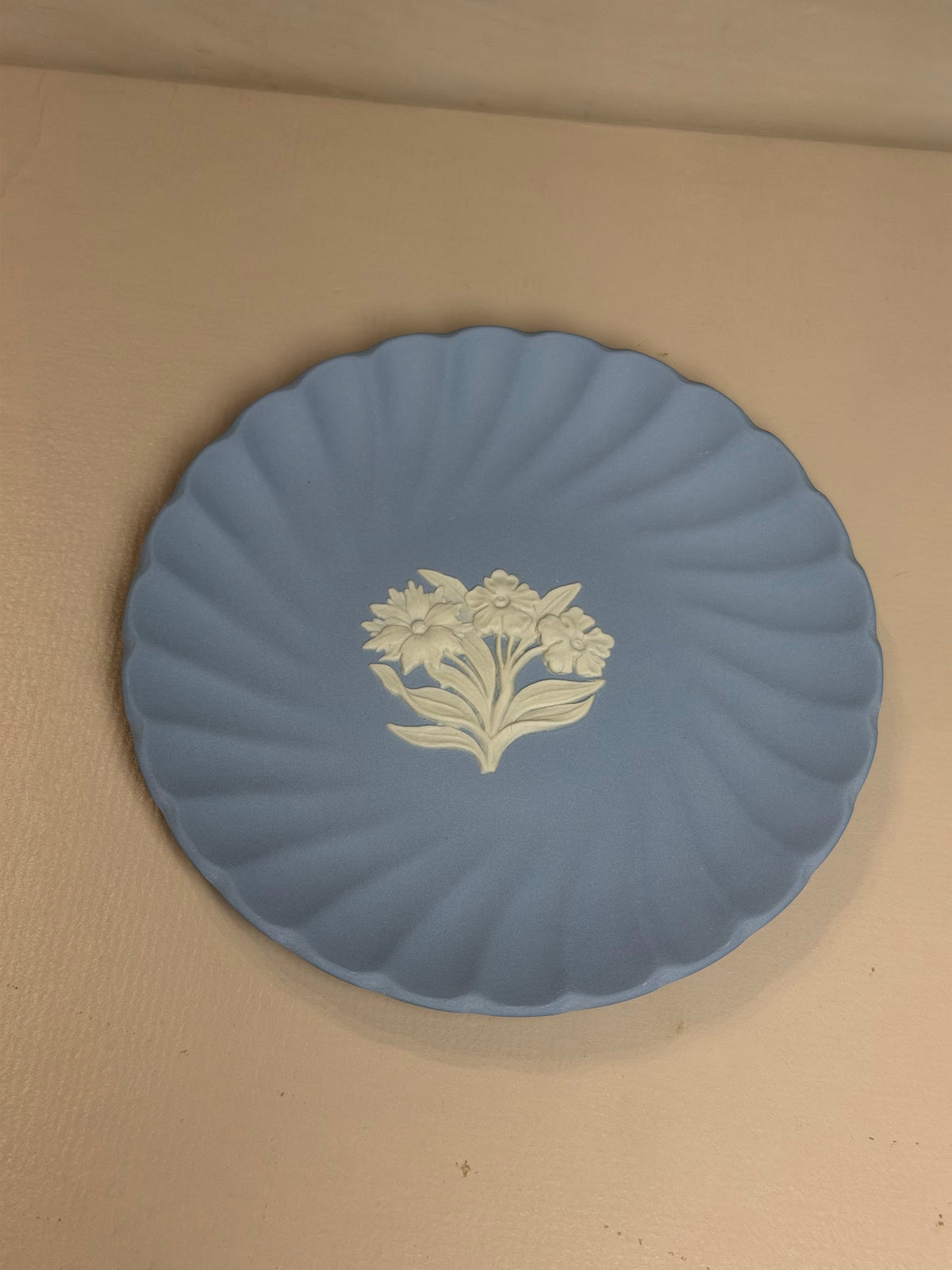 Wedgwood Blue & Cream Jasperware Botanical Scalloped Dish