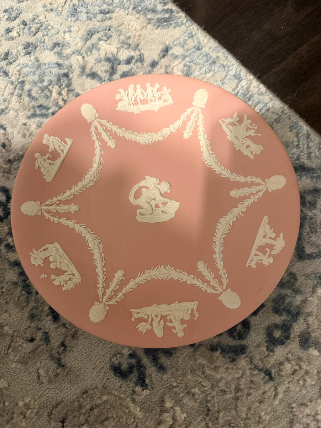 Wedgewood plate/urn