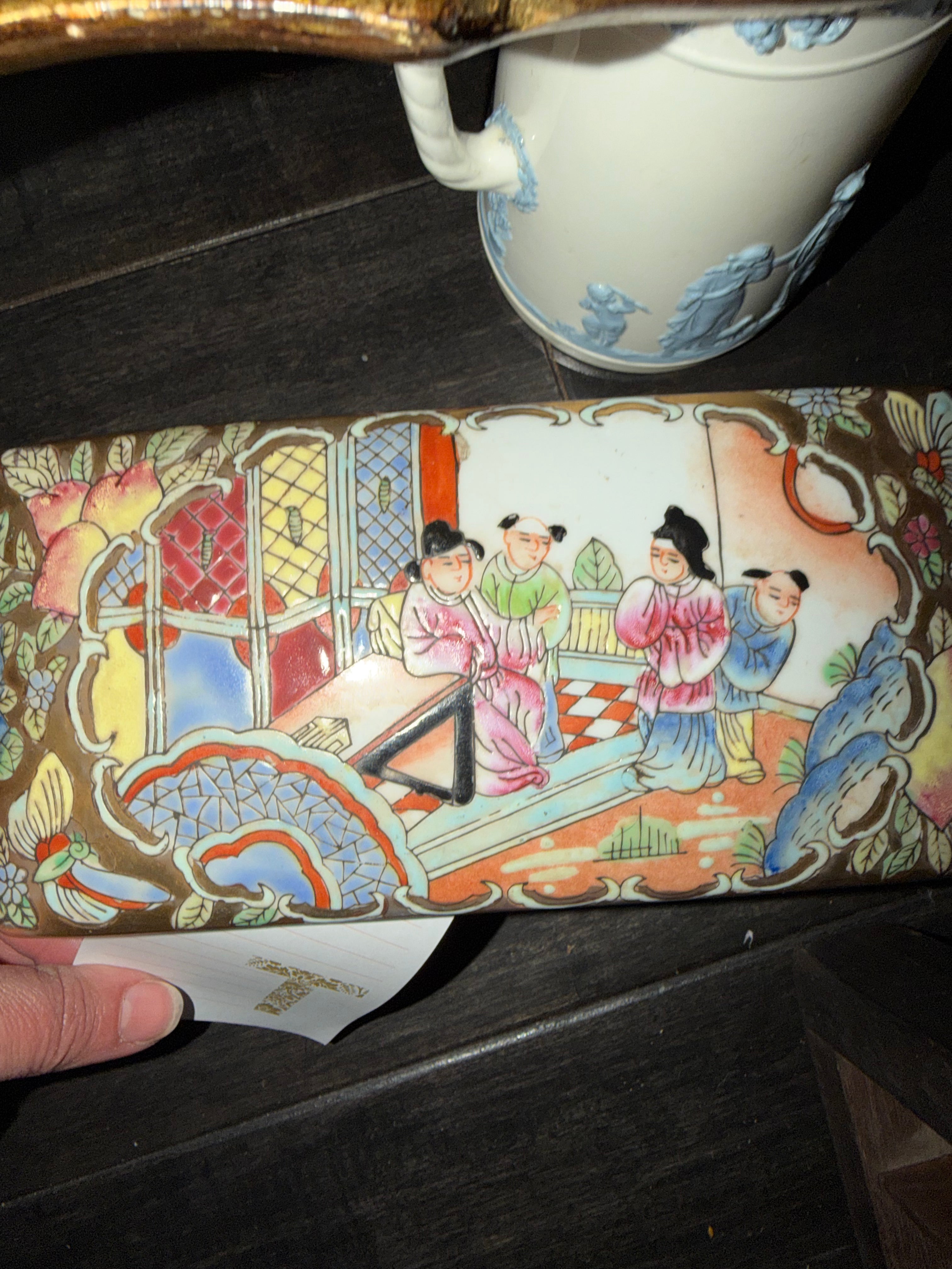 Rose Medallion Dresser Box